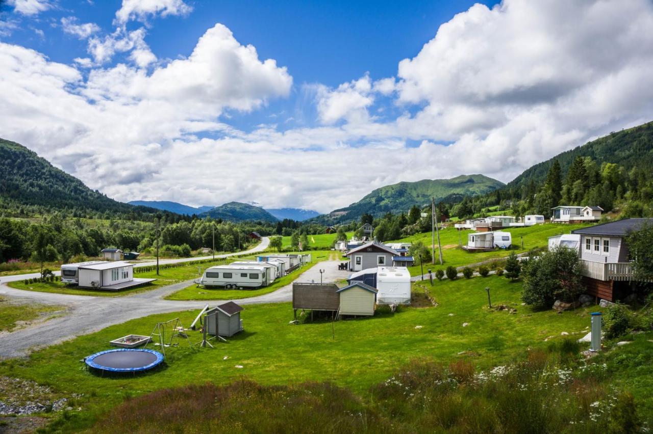 Smordal Hytteutleie Og Camping Hotel Нордфьордейд Екстериор снимка
