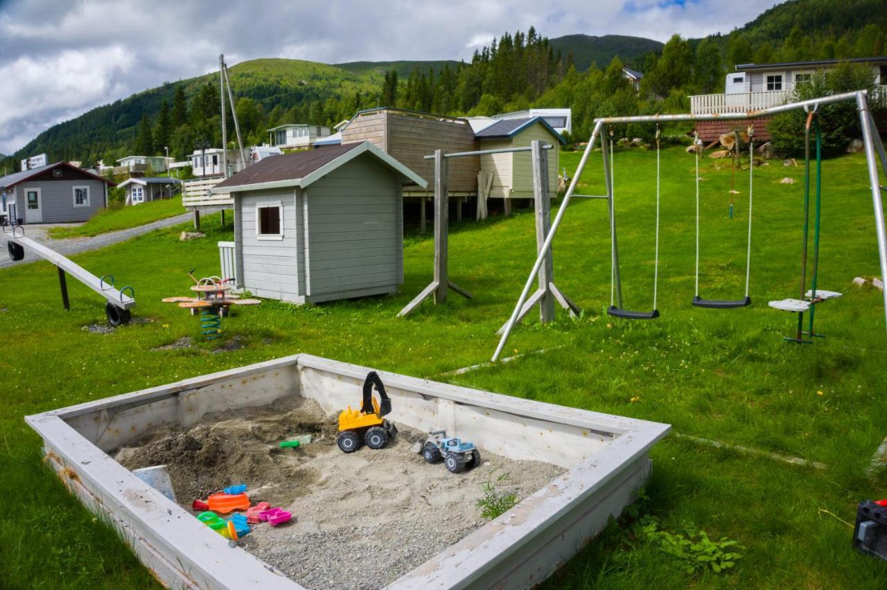 Smordal Hytteutleie Og Camping Hotel Нордфьордейд Екстериор снимка